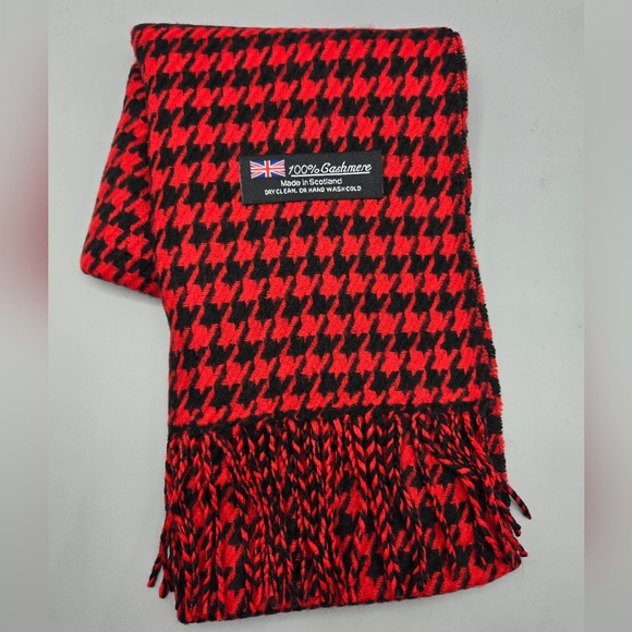 New 100% Cashmere Scarf Made in Scotland Red & Black Houndstooth NWOT - Picture 2 of 3